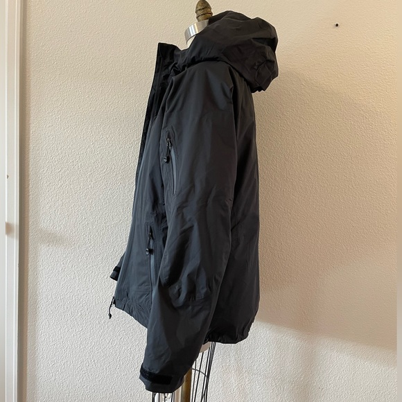 L.L. Bean Woman’s 3 in 1 Waterproof Jacket - Picture 9 of 16